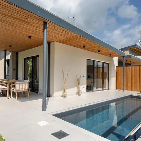 Luma With Private Pool Villa *